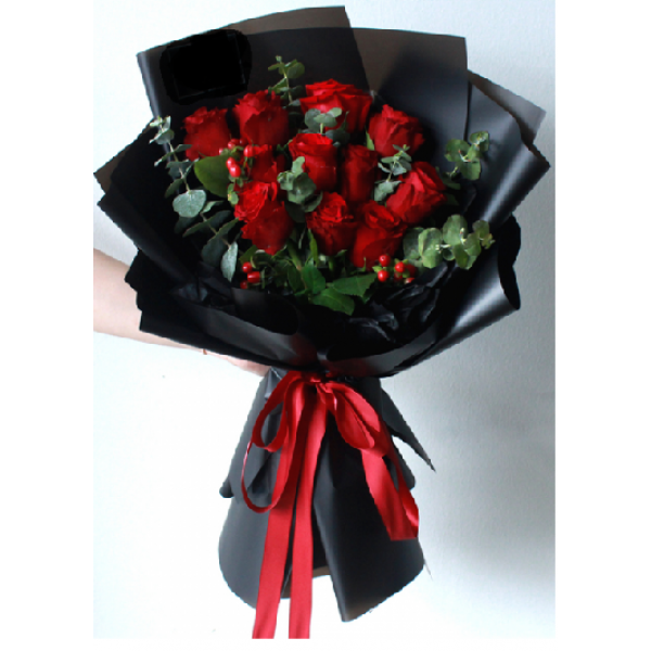 Siyah Paketlemeli Kırmızı  Gül Buketi Serisi