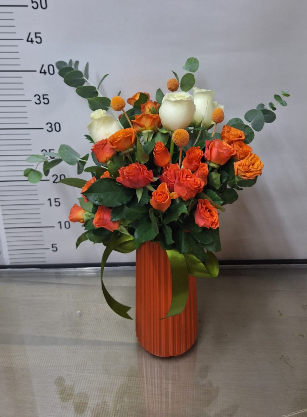 Turuncu Vazo İçi Çardak Ve Beyaz Gül Serisi